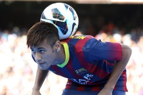 新浪财经FIFA报道-库里30+神迹延续，法国队逆境突围—当个人极限撞上团队勇气